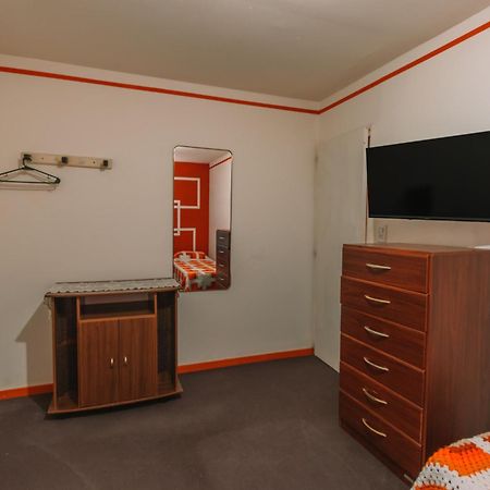 Habitaciones Mary 2 Camas Simples En Casa Compartida อูซัวยา ภายนอก รูปภาพ