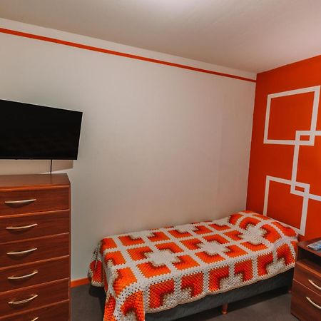 Habitaciones Mary 2 Camas Simples En Casa Compartida อูซัวยา ภายนอก รูปภาพ