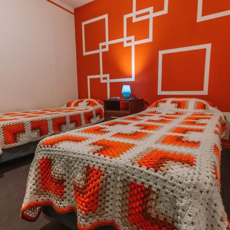 Habitaciones Mary 2 Camas Simples En Casa Compartida อูซัวยา ภายนอก รูปภาพ